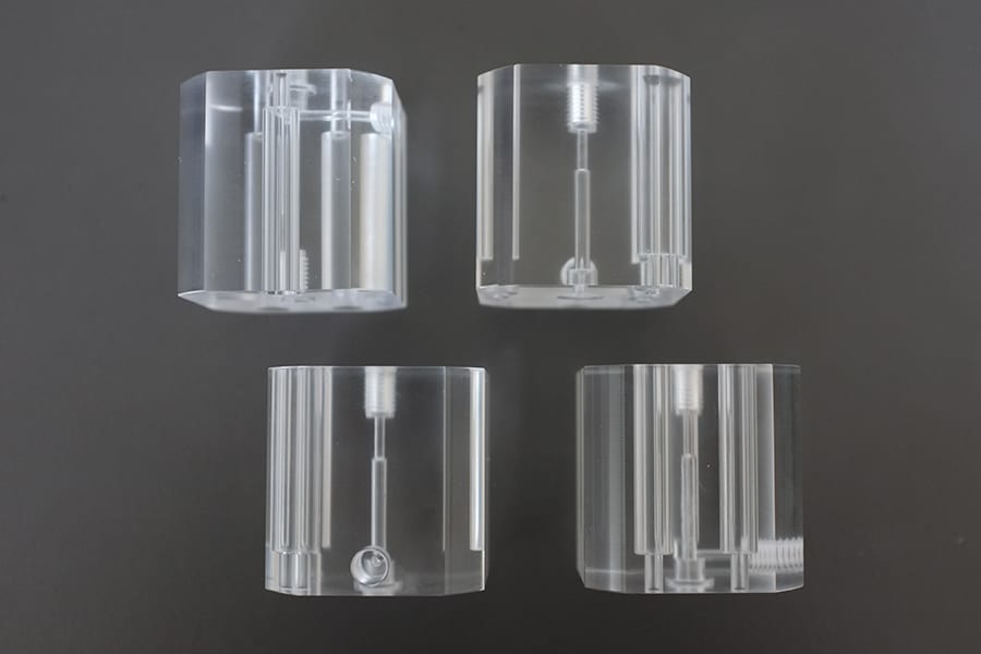 プラスチックおよびゴム部品のバリ取り方法：マスフィニッシング、メディア、工程上の制限